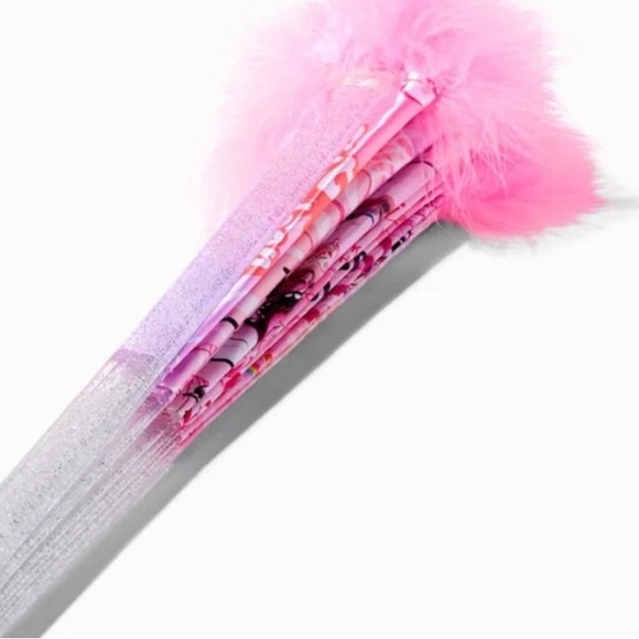 Beautiful fan - Picture 2 of 4